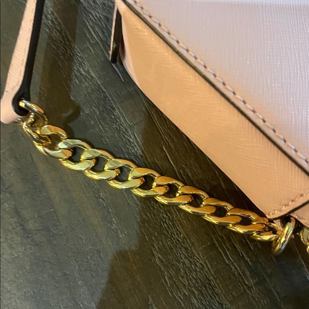 Michael Kors Pink Crossbody Bag with Gold Chain - Picture 4 of 7